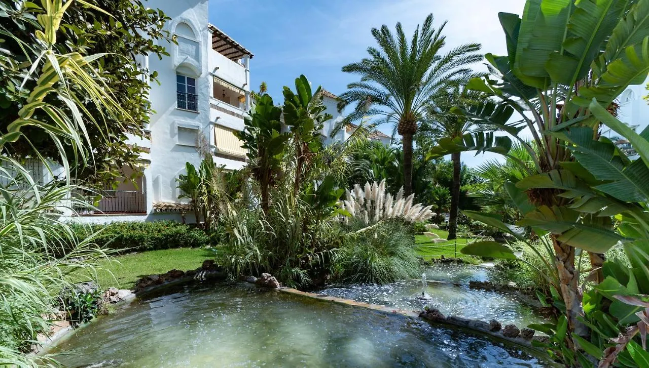 Holidays & Homes I Benalmadena Playa, Piscinas ,Relax 0*,